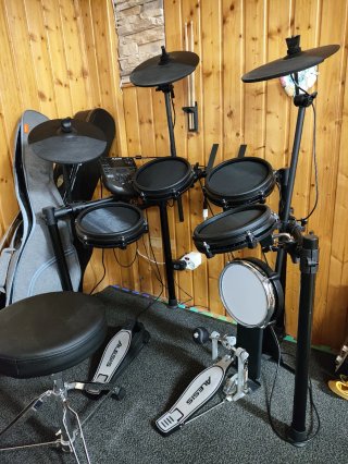 Batería Electrónica Alesis Nitro Mesh Deluxe