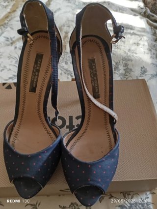 Sandalias de tacón Zara lunares