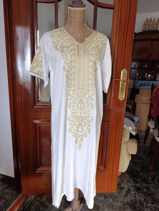Kaftán Blanco con Bordados Dorados Talla L