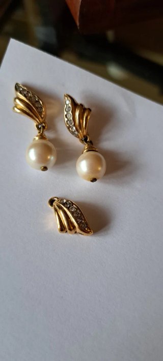 Set de Pendientes y Colgante