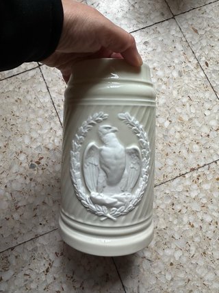 Jarra de Cerveza Antigua con Relieve