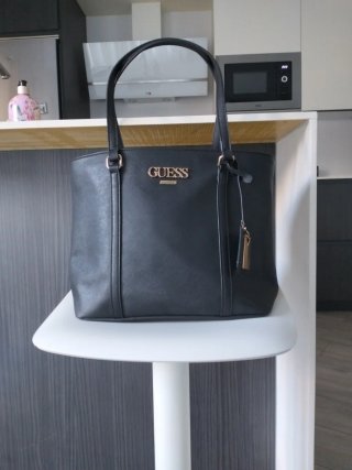 Bolso Guess Negro.polipiel.26x40x17