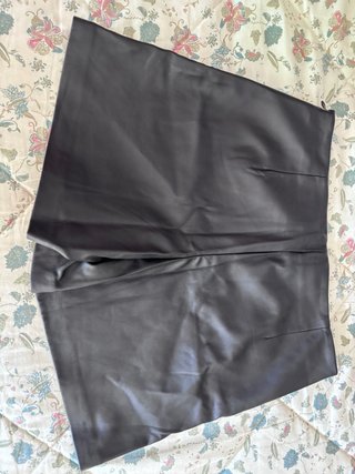 Falda pantalón de piel negra