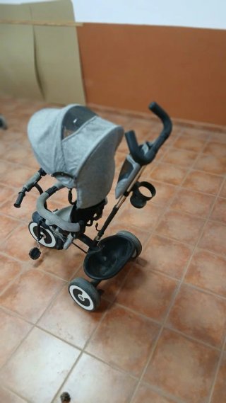 Triciclo de paseo infantil gris
