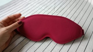 Antifaz para dormir color burdeos