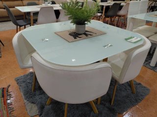 Mesa de Cristal Templado y 4 Sillas