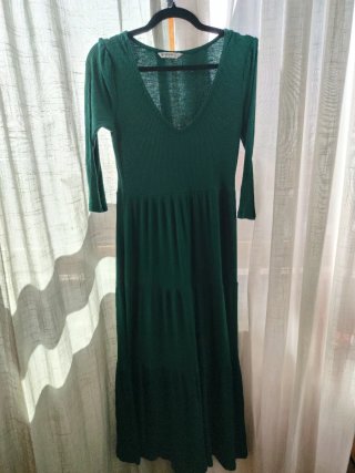 Vestido midi verde Stradivarius