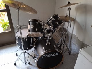 Batería Sonor Negra