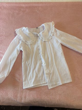 Blusa Blanca de Niña con Cuello Volante