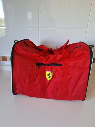 Bolsa de Deporte Ferrari Roja