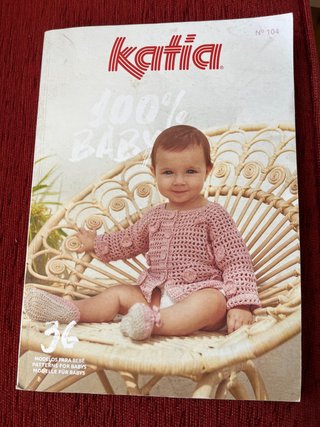Revista patrones bebé Katia. Nº104