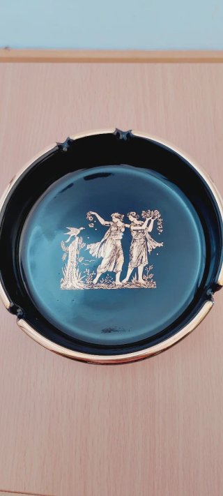 Cenicero de Cerámica con Detalles en Oro 24k