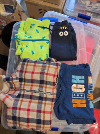 Lote de 4 prendas de ropa para 2 años