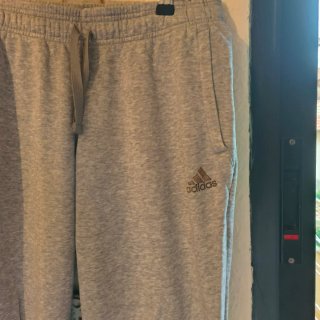 Pantalón de chándal Adidas gris