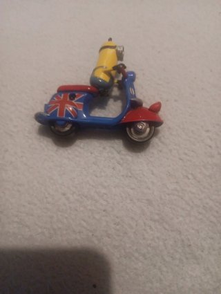 Figura Minion en Moto