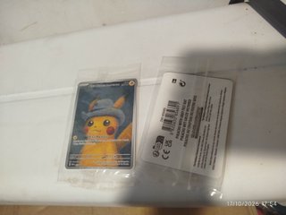 2 Cartas Pikachu con Sombrero de Fieltro