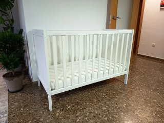 Cuna de Bebé Blanca con Colchón de 2025