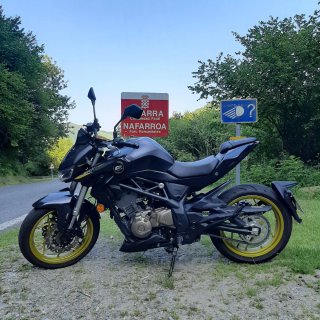 QJ Motor SRK 400 Naked