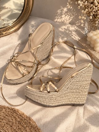 Sandalias de cuña esparto doradas