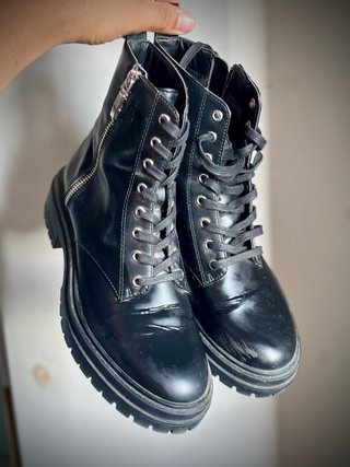 Botas Negras con Cordones y Cremallera