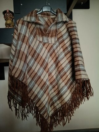 Poncho a quadri marrone e beige