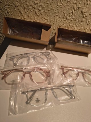 Lote 8 Gafas de Vista de plástico, a estrenar. 19