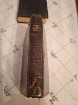 Libro religioso Misalito Regina