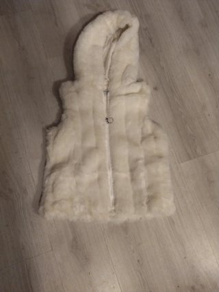 Gilet invernale bianco con cappuccio