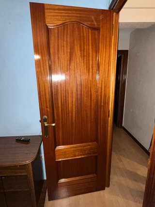 Puerta de madera clásica 62cmX202cm