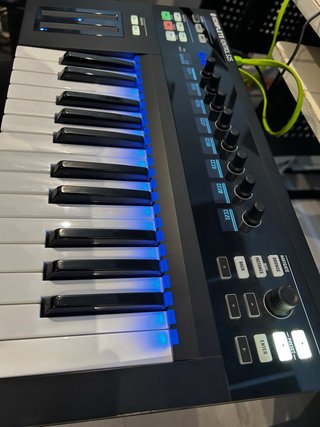 Teclado MIDI Native Instruments Komplete S25