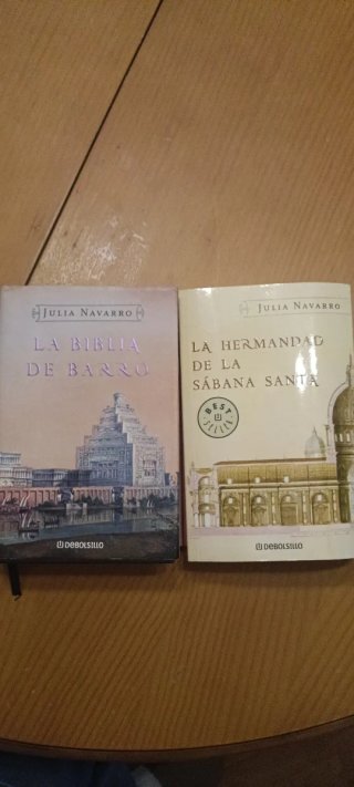 2 libros de Julia Navarro