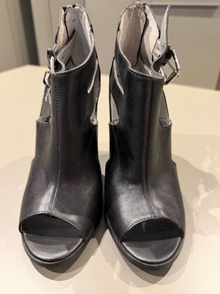 Botines Sandalia GUESS Negros Talla 38
