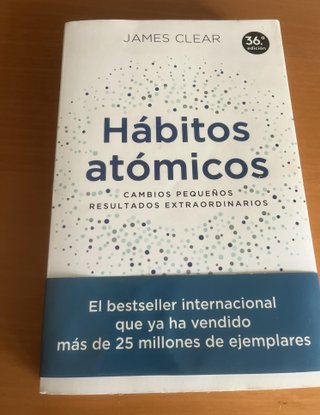 Libro Hábitos atómicos de James Clear