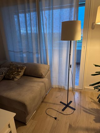 Lámpara de pie minimalista
