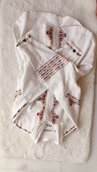 Chaqueta Blanca Zara con Bordados