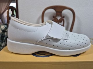 Zapato de trabajo blanco