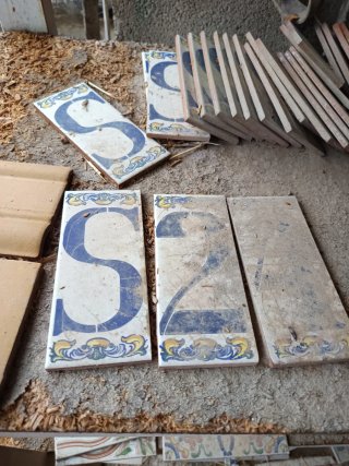 Letras y números de cerámica decorativa