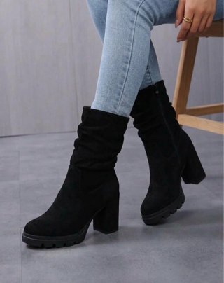 Botines Negros Talla 41 con algo de Tacón