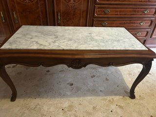 Mesa de centro clásica madera y mármol