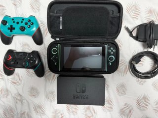 Nintendo Switch con Mandos y Accesorios