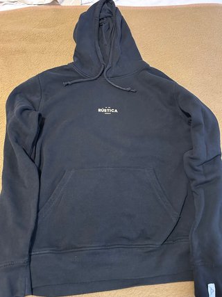 Sudadera Negra con Capucha Rústica