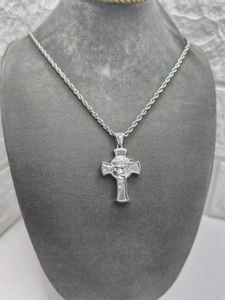 Colgante Cruz con Rostro en Acero