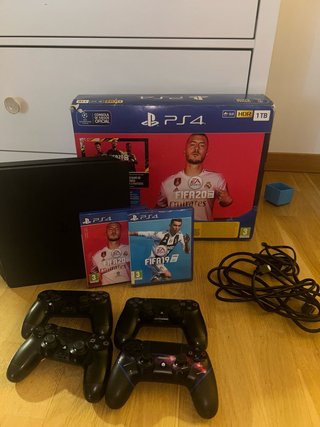 PS4 (PlayStation 4) 1TB