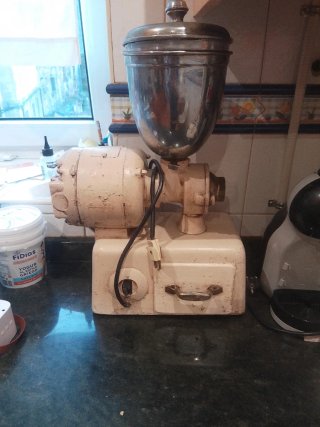 Molinillo de café antiguo
