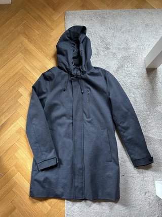 Chaqueta con capucha