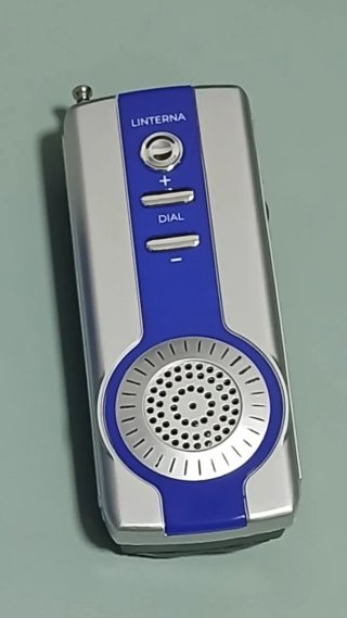 Radio FM Portátil con Linterna