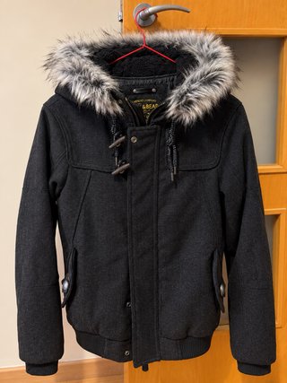 Parka negra Pull & Bear con capucha