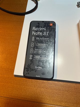 Xiaomi Redmi Note 8T con due cover e batteria esterna