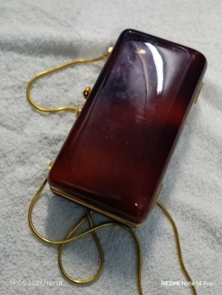 Bolso tipo clutch rígido