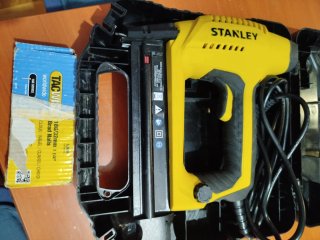 Clavadora Eléctrica Stanley